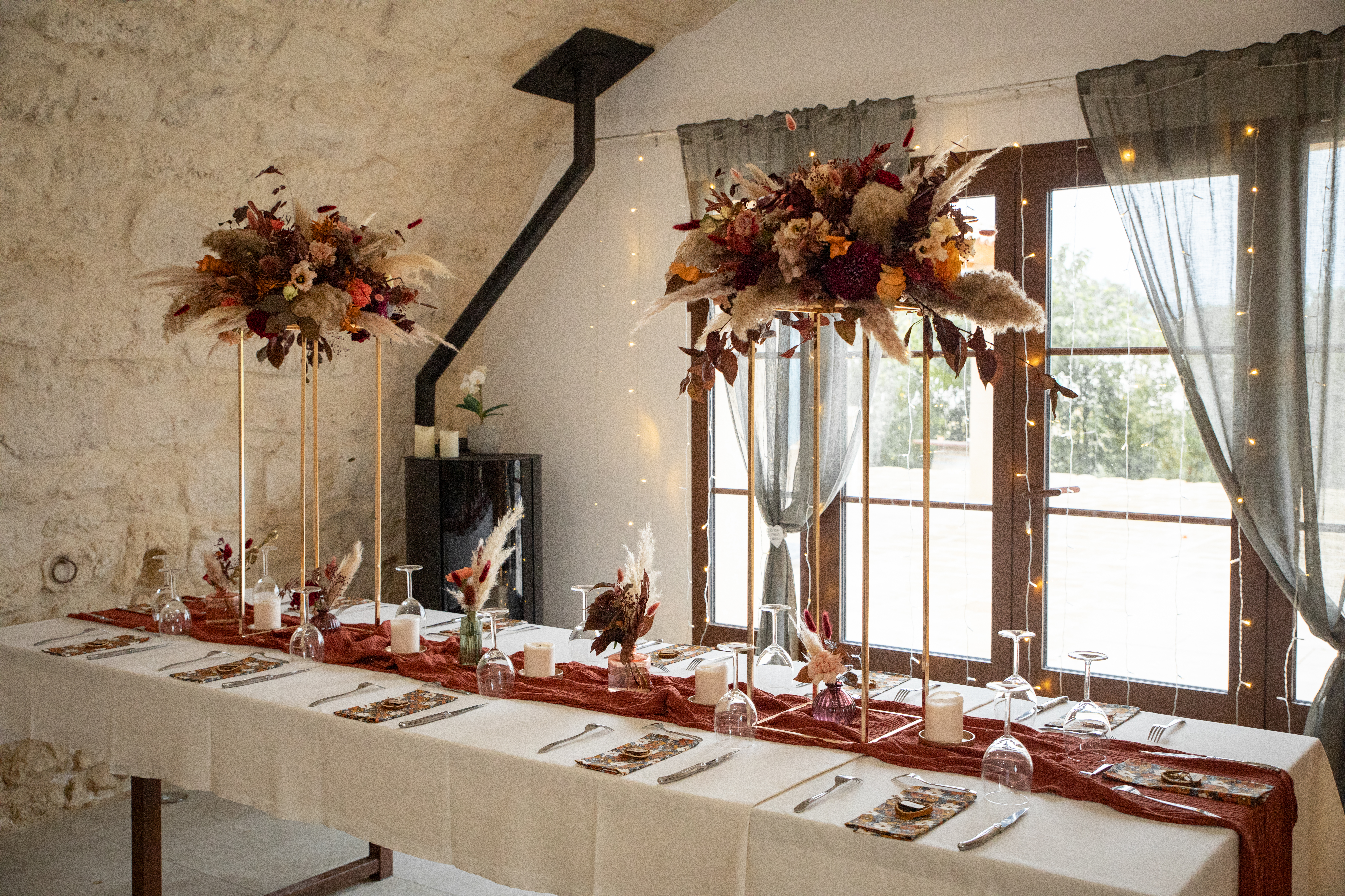 Table de réception fleurie — mariage d’automne