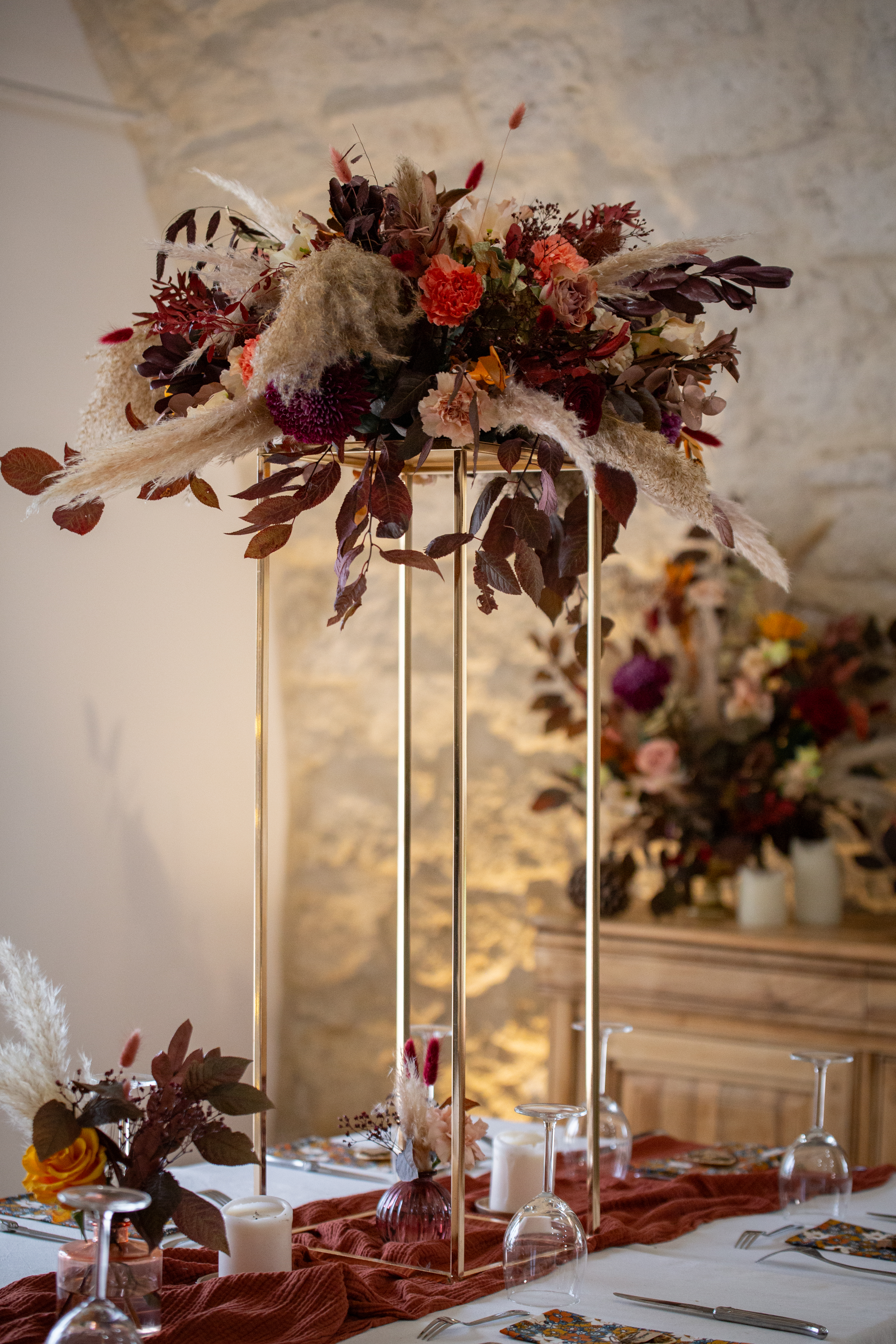Décor floral sur table — mariage