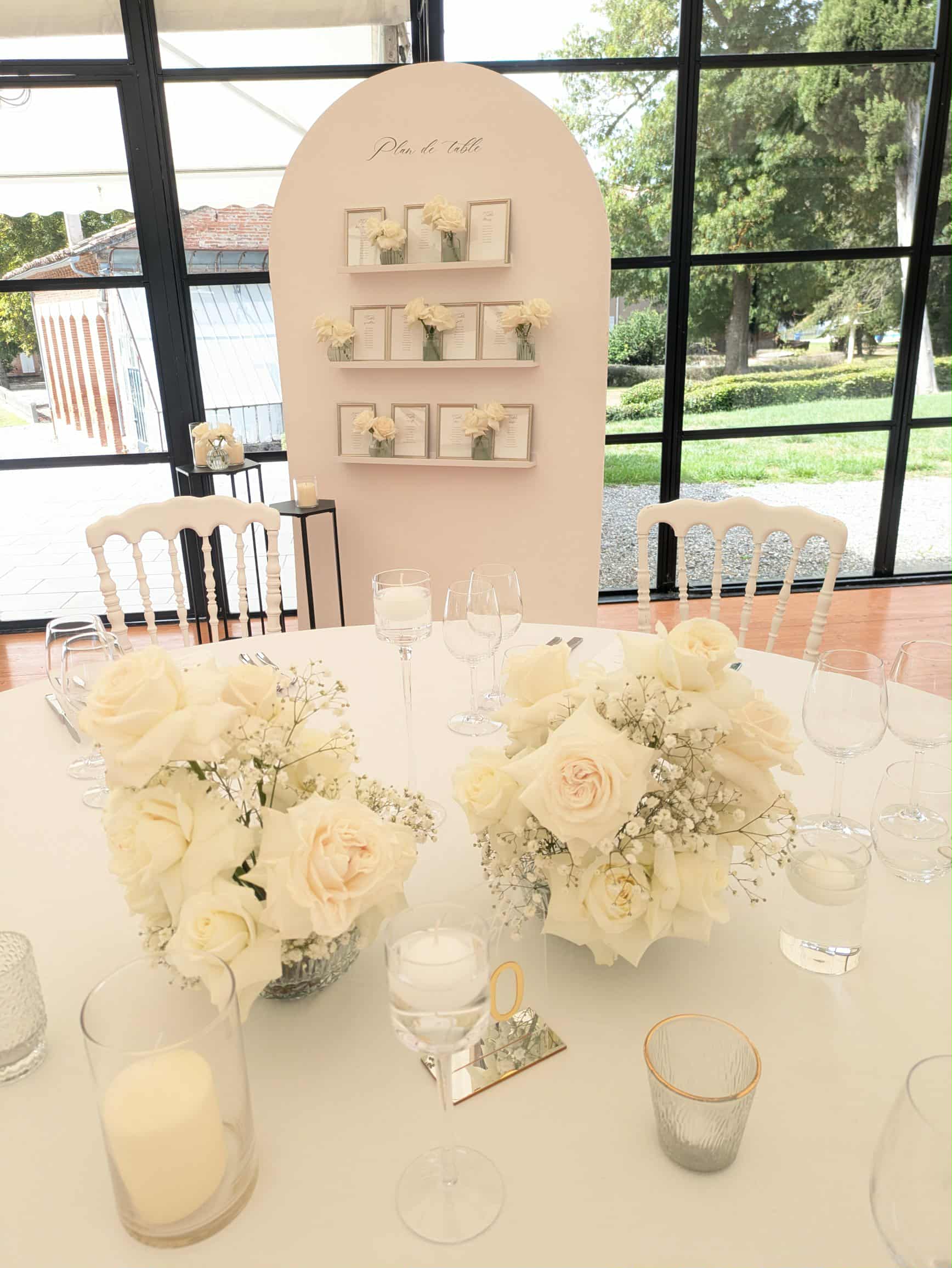 Mariage blanc — centre de table et détails floraux